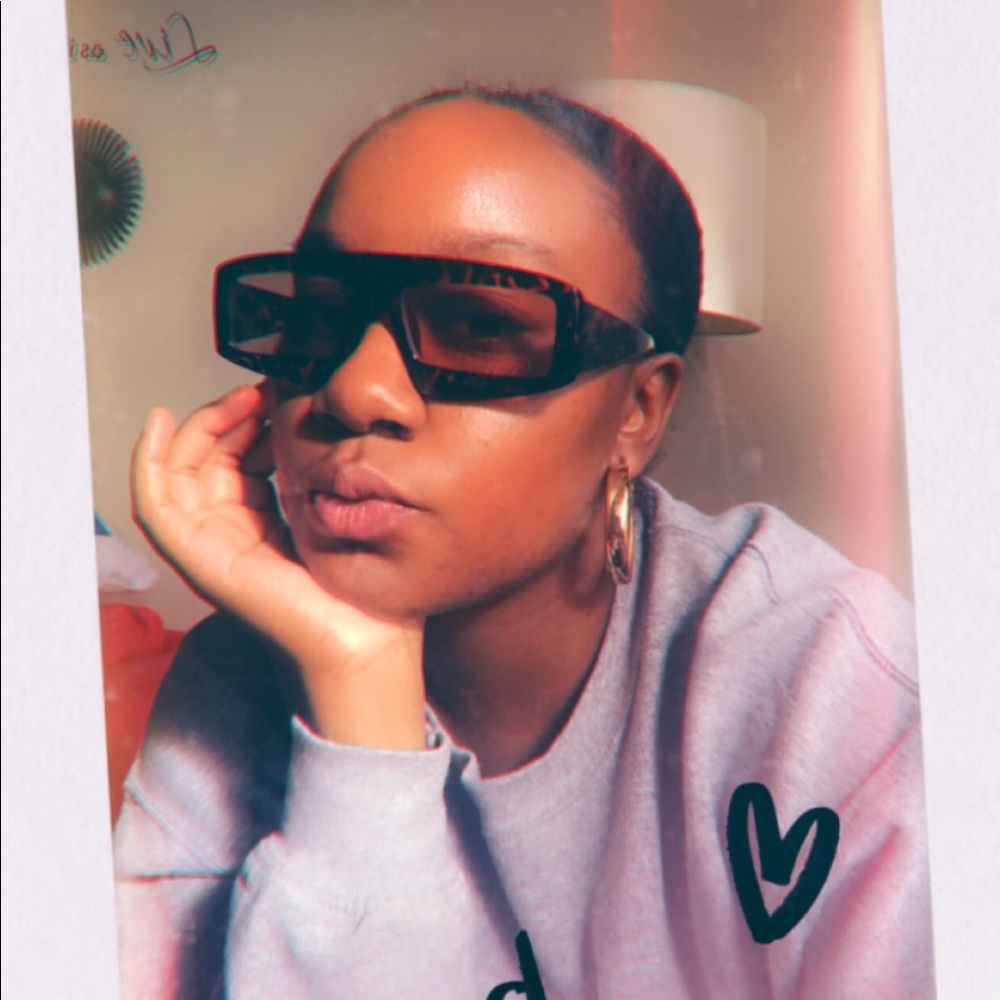 Meet your Posher, Malaika